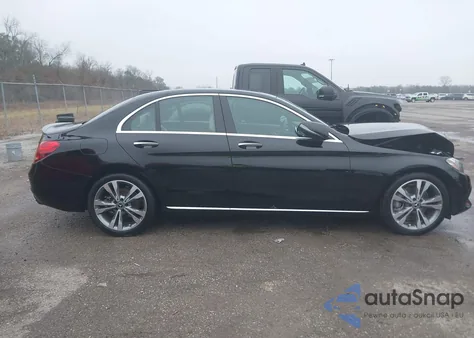 2018 Mercedes-Benz C 300 из США, поврежденный, VIN 55SWF4JB4JU280118